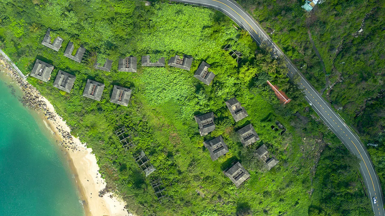 Khu resort ven biển bỏ hoang nhìn từ trên cao tại Đà Nẵng