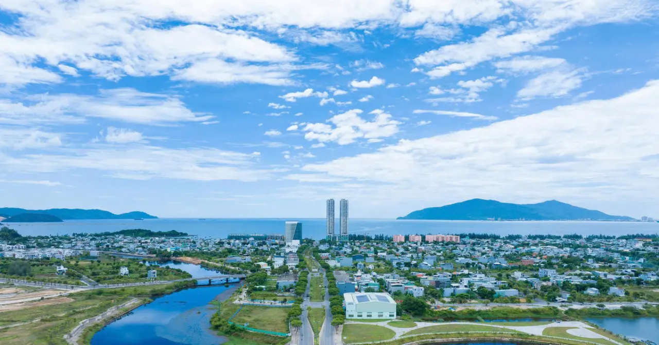 Toàn cảnh khu vực Liên Chiểu Đà Nẵng nhìn ra biển, nơi Golden Hills City tọa lạc