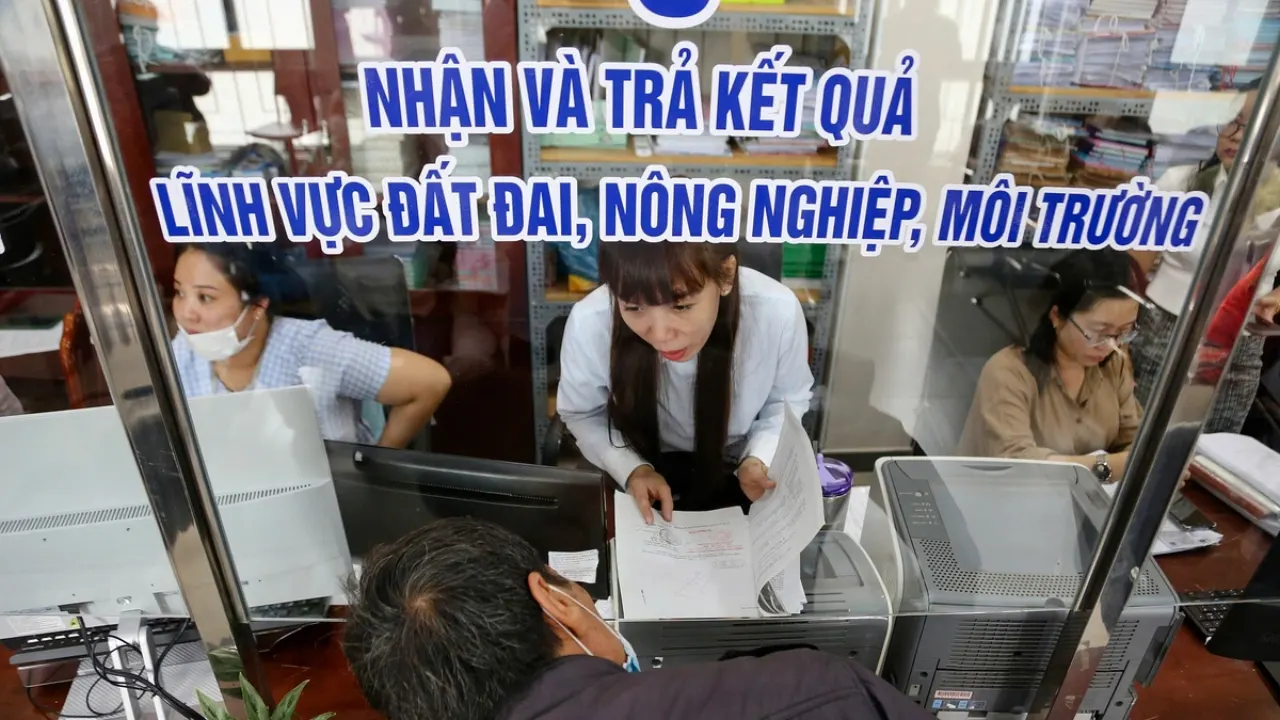 Quầy tiếp nhận và trả kết quả lĩnh vực đất đai, nông nghiệp, môi trường