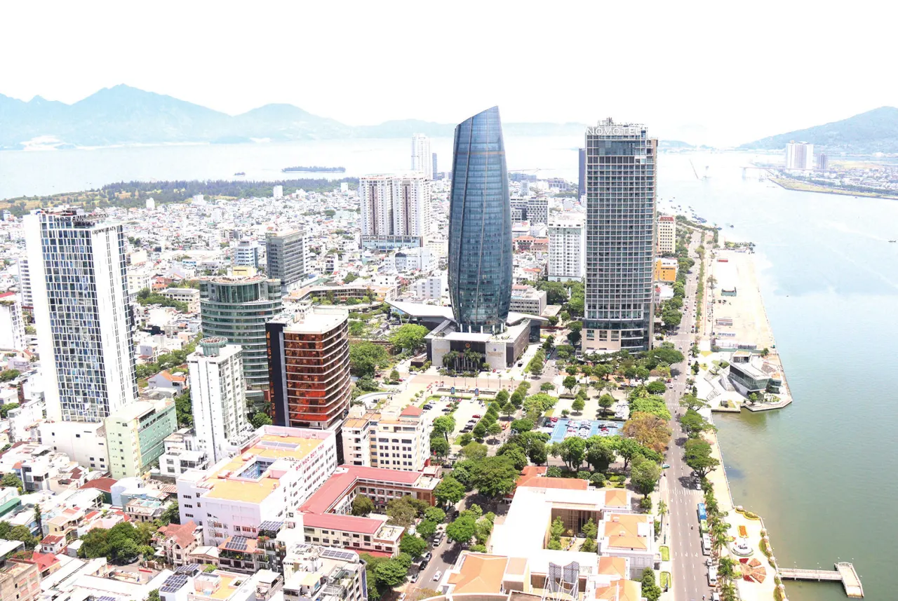 Trung tâm hành chính và các tòa nhà cao tầng Đà Nẵng nhìn từ trên cao